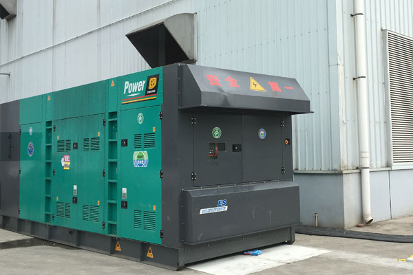 石屏燃油滤清器的更换流程是怎样的？