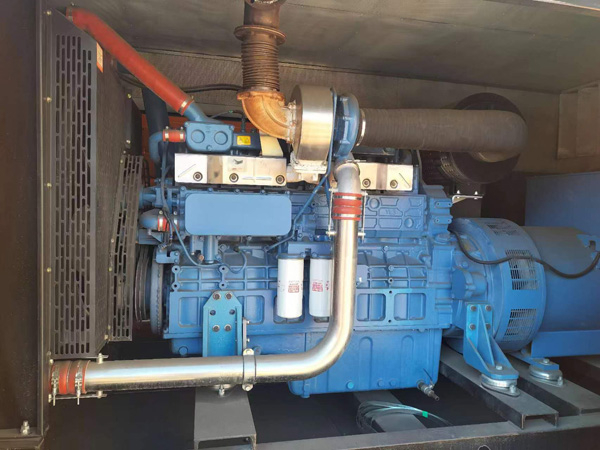 石屏柴油发电机组一般有几种电压输出？