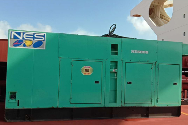 石屏如何检测发电机组中性点接地是否良好？