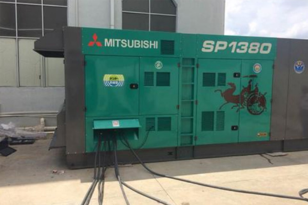 石屏为什么有些柴油发电机组的输出电压可以调节？