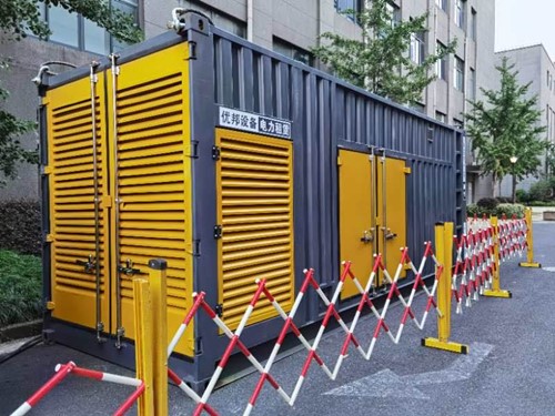 石屏如何使用转速表检查发动机的转速？