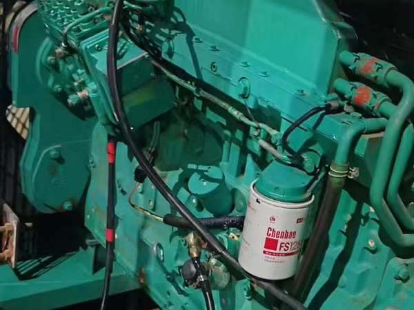 石屏如何确定新的发电机组控制系统是否与原系统兼容？